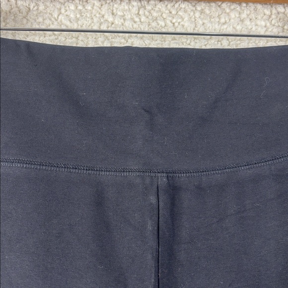 NWT Livi Active Women Black Signature Stretch Fitted And Flare Yoga Pants 22/24L - Picture 4 of 13